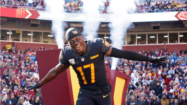Terry McLaurin takes the field for a game against the Giants.